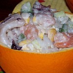 Салат с морепродуктами рисом и свежим огурцом