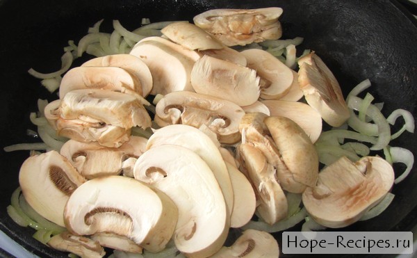 Готовим сливочный соус с грибами