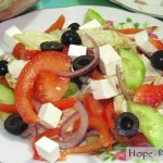 Сочный греческий салат с фетаксой
