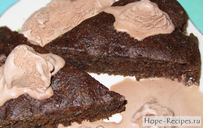 Простой шоколадный торт на сметане