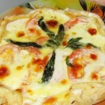 Пицца Маргарита классическая (с моцареллой, базиликом и помидорами)